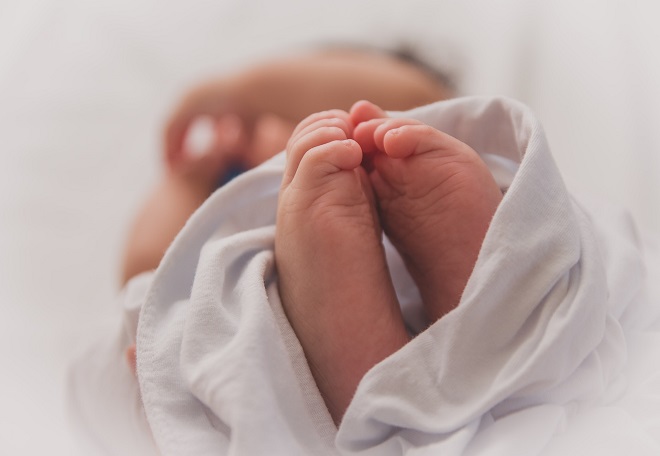 como quitar manchas en la ropa de bebe