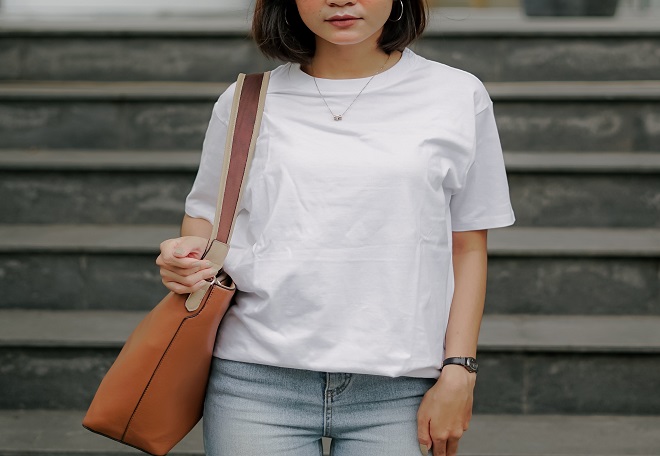 como quitar manchas de lodo en ropa blanca