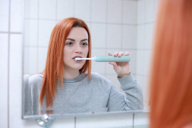 como quitar manchas de pasta dental
